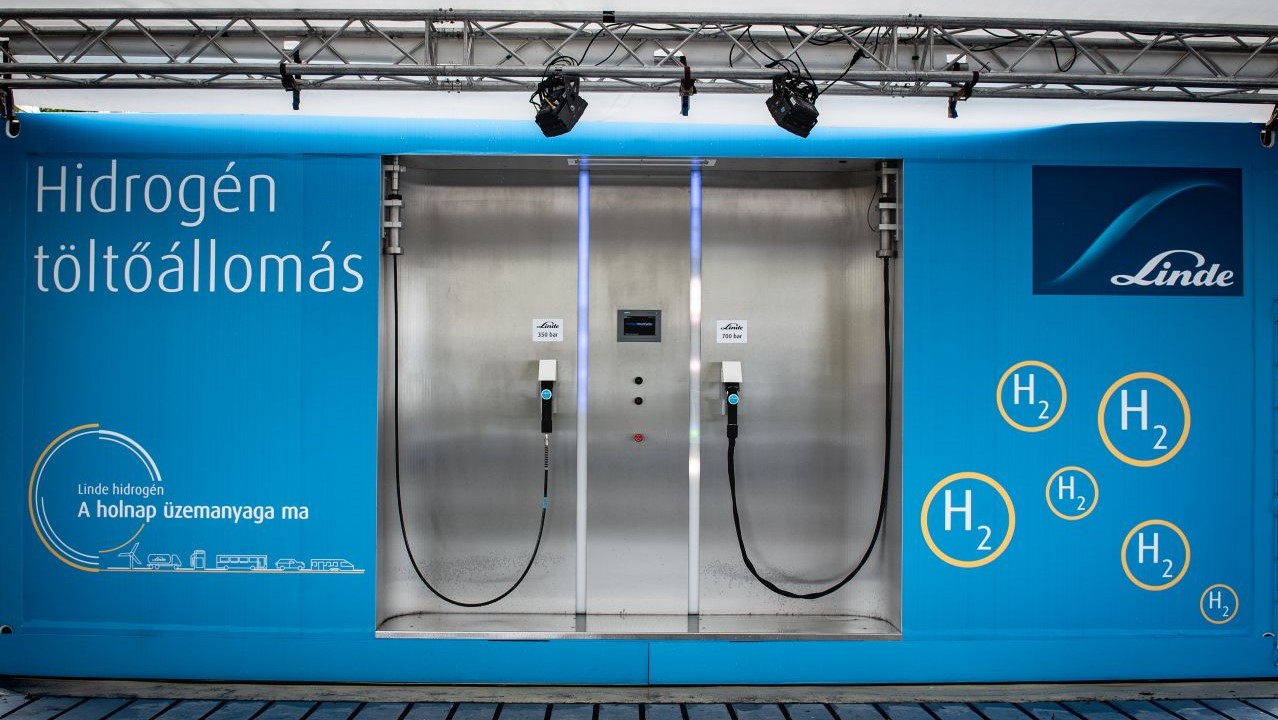 Megnyílt és ingyenesen használható Magyarország első hidrogén-töltőállomása