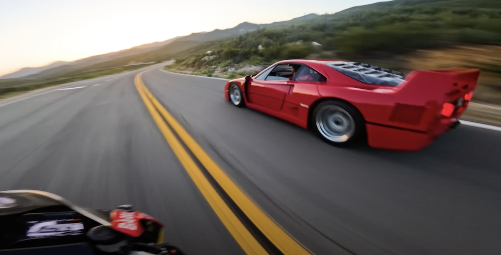Nincs zene, csak gépek – CBR1000RR üldözi az Ferrari F40-et a kanyonokban