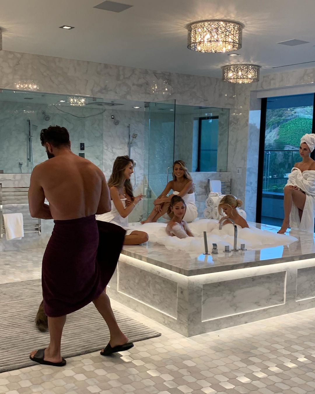 Dan Bilzerian 4150 négyzetméteres felnőtt játszótere