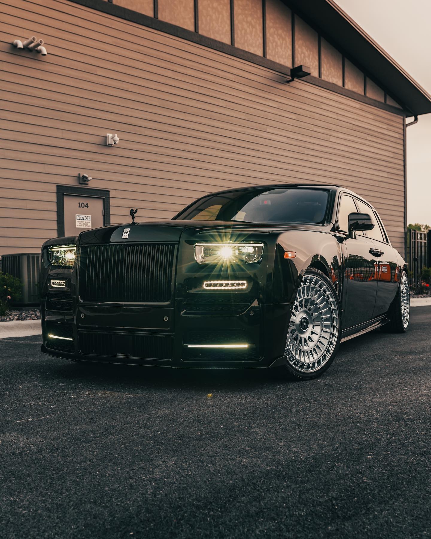Van akinek nem elég a gyári Rolls Royce